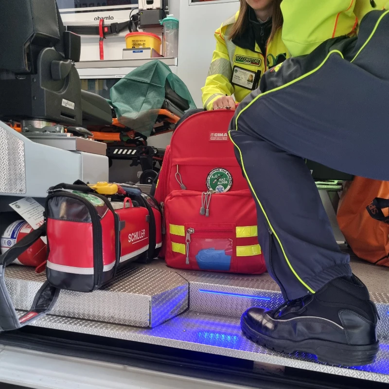Ambulanza-a-tre-soccorritori